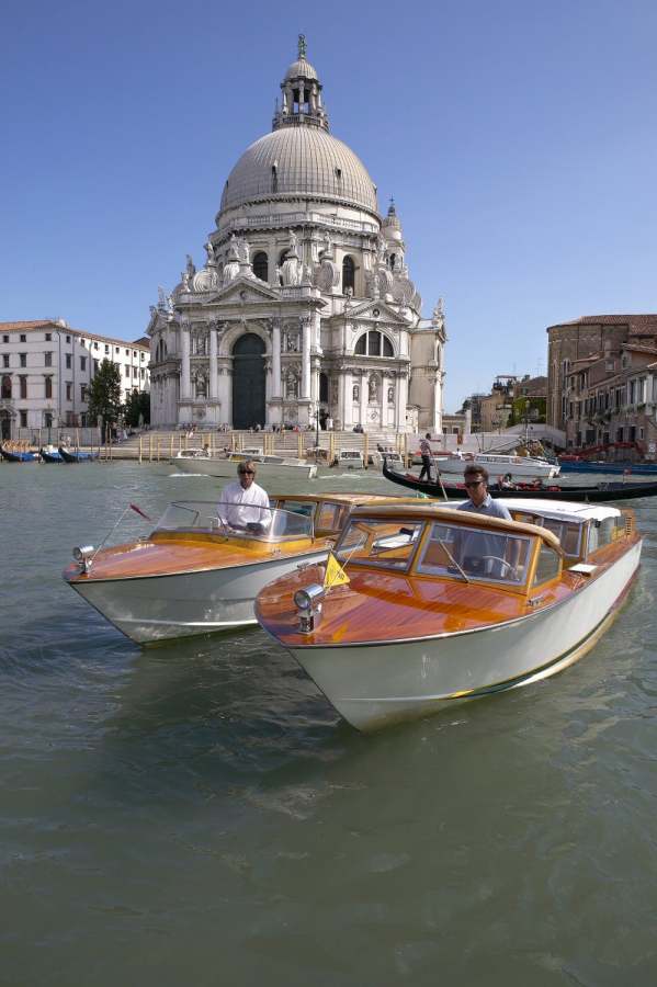 Name:  Venezia_Taxi_1.jpg
Views: 252
Size:  54.3 KB