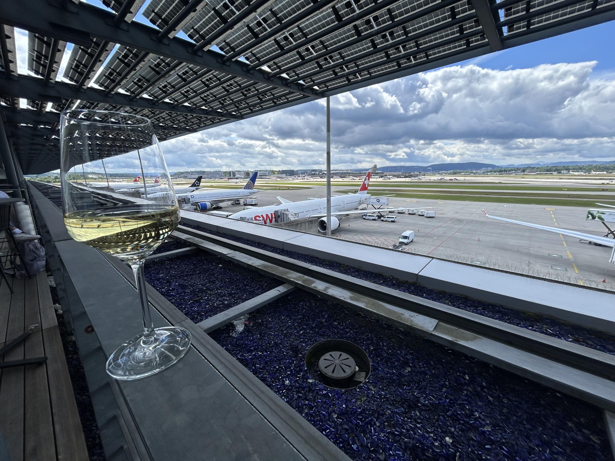 Name:  lounge at zrh.jpg
Views: 248
Size:  540.7 KB