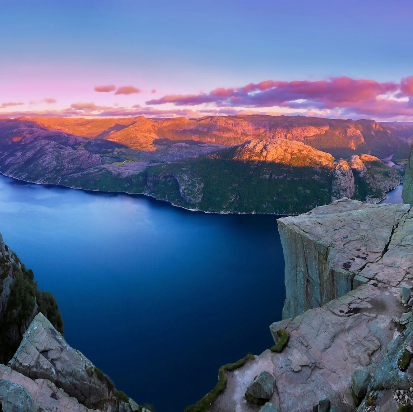 Name:  Preikestolen.jpg
Views: 1458
Size:  1.04 MB