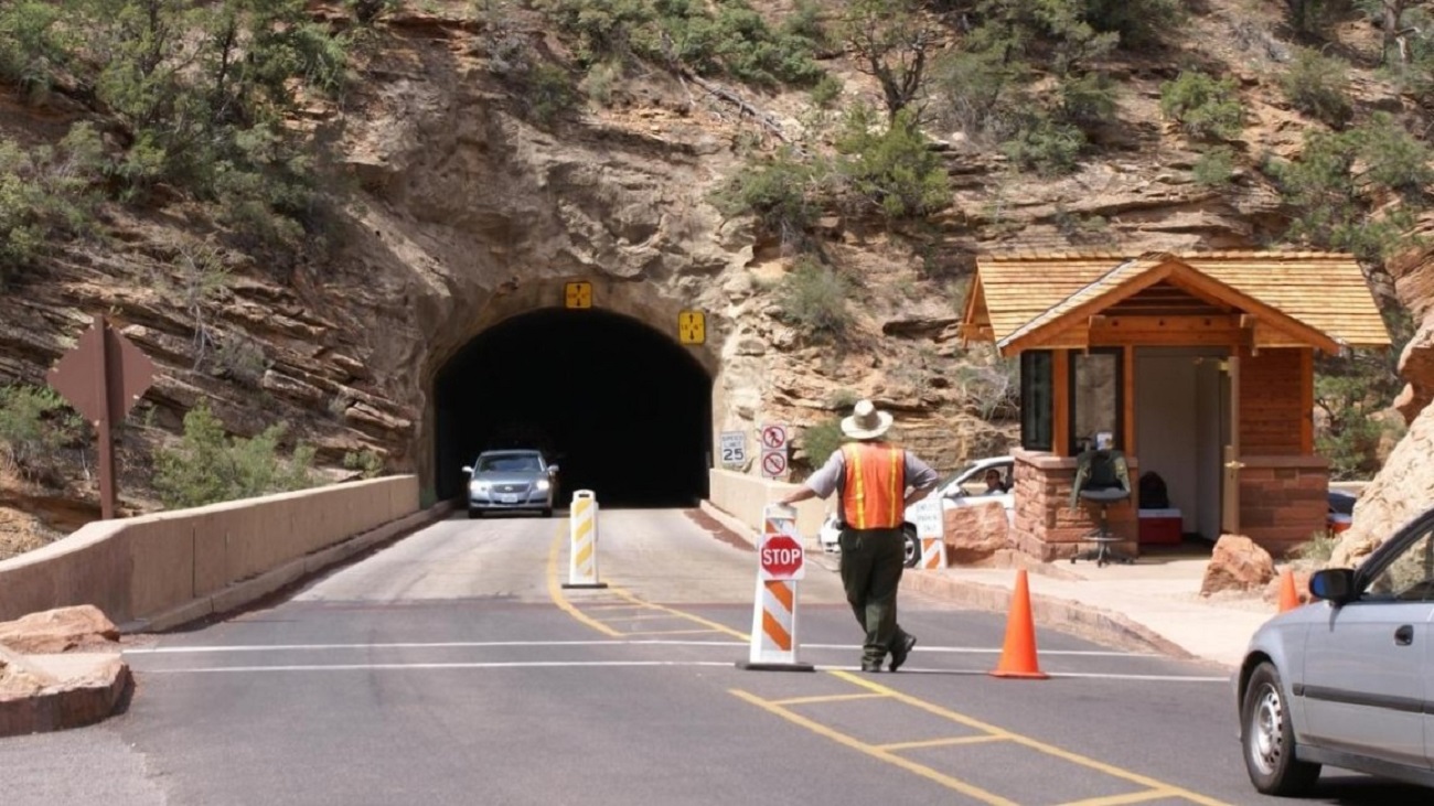 Name:  110-Zion Tunnel.jpg
Views: 23
Size:  301.9 KB