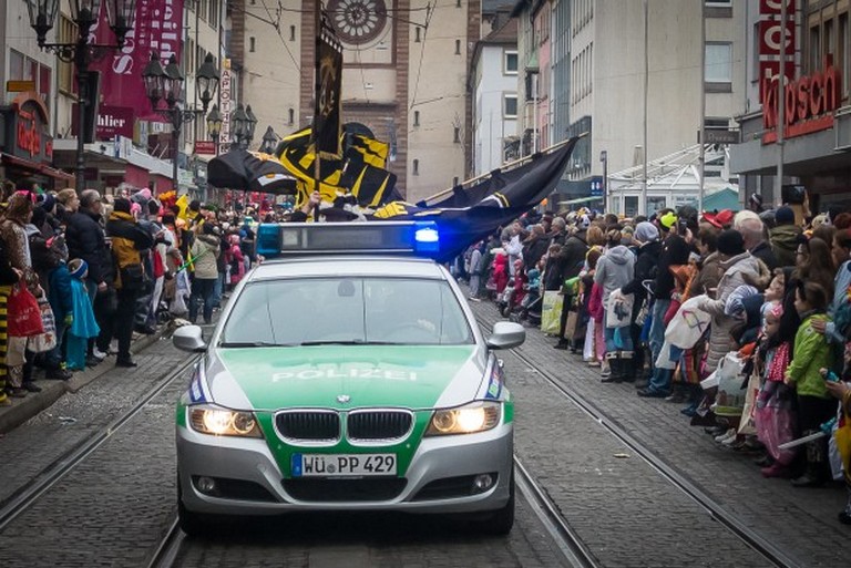 Name:  Polizei_Fasching_Symbolfoto_2-5-620x414.jpg
Views: 4023
Size:  131.2 KB