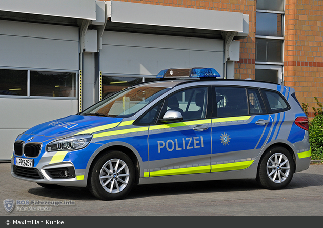 Name:  polizei  399140-large.jpg
Views: 8310
Size:  366.3 KB