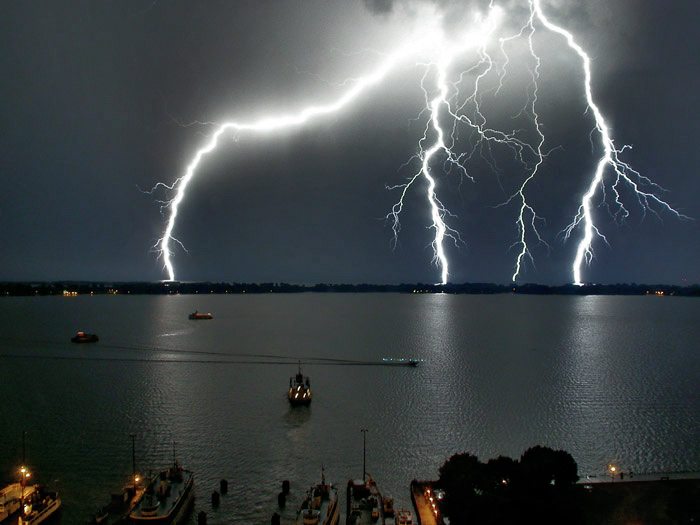 Name:  weather-picture-photo-lightning-storm-joe-holmes.jpg
Views: 994
Size:  124.0 KB