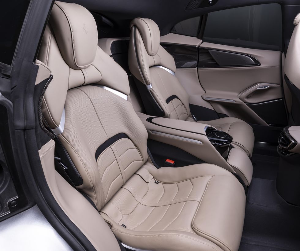 Name:  2023-ferrari-purosangue-rear-seats-2-1662737001.jpg
Views: 570
Size:  90.0 KB